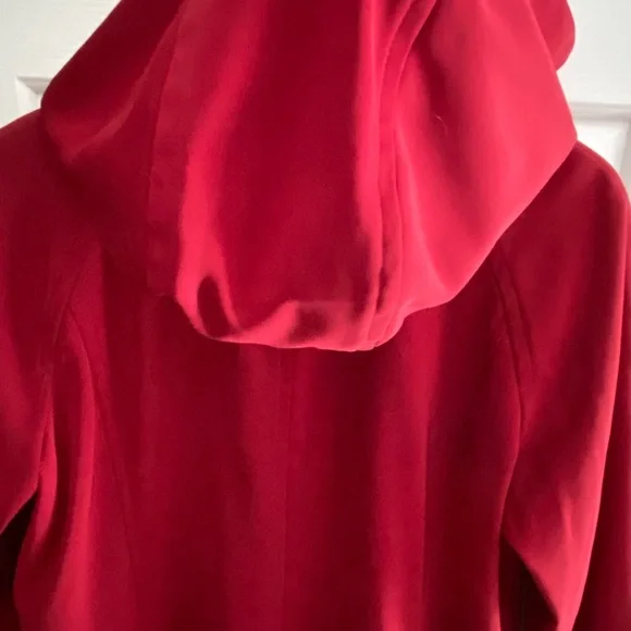 Elegant Red Women's Rain Coat - Picture 4 of 10